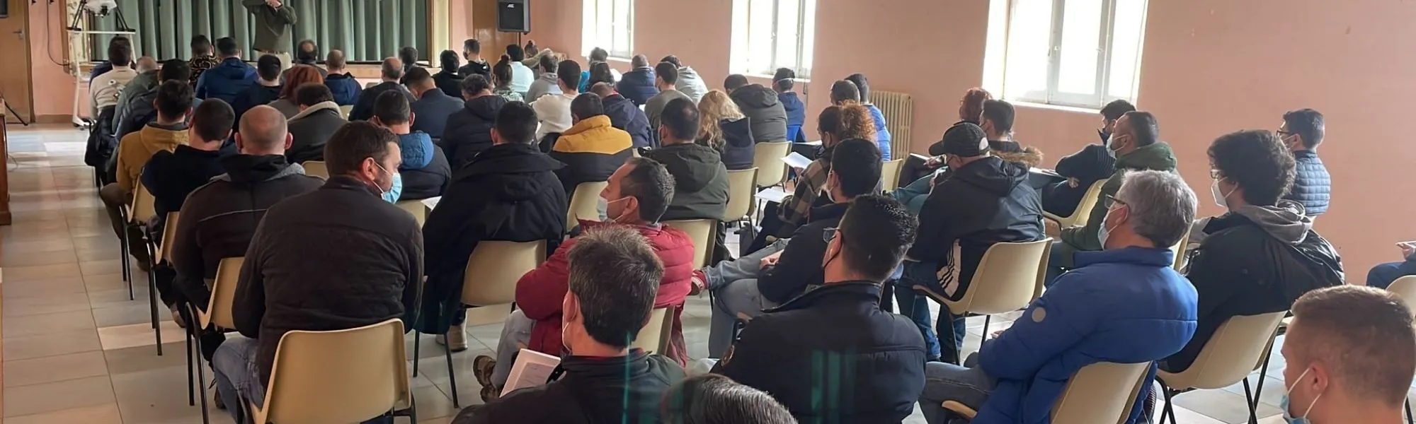 Profesionales del sector agrario asistiendo a una actividad de formación técnica sobre agricultura, innovación y nuevas tecnologías.
