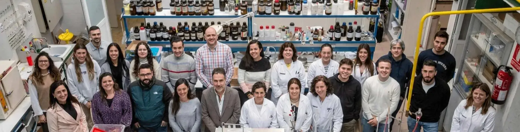 Equipo técnico e investigador de ITAGRA.CT reunido en un laboratorio del Centro Tecnológico Agrario y Agroalimentario.