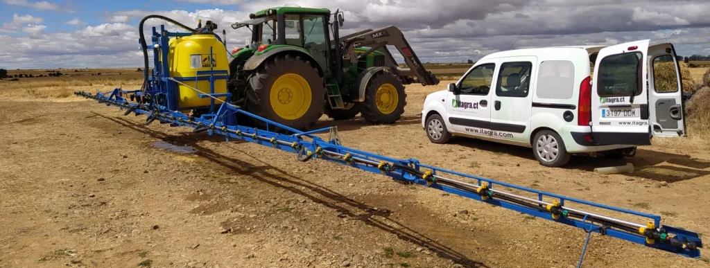 ITAGRA.CT realizando una inspección ITEAF de un pulverizador agrícola de barras para comprobar el correcto funcionamiento del equipo de aplicación de fitosanitarios.